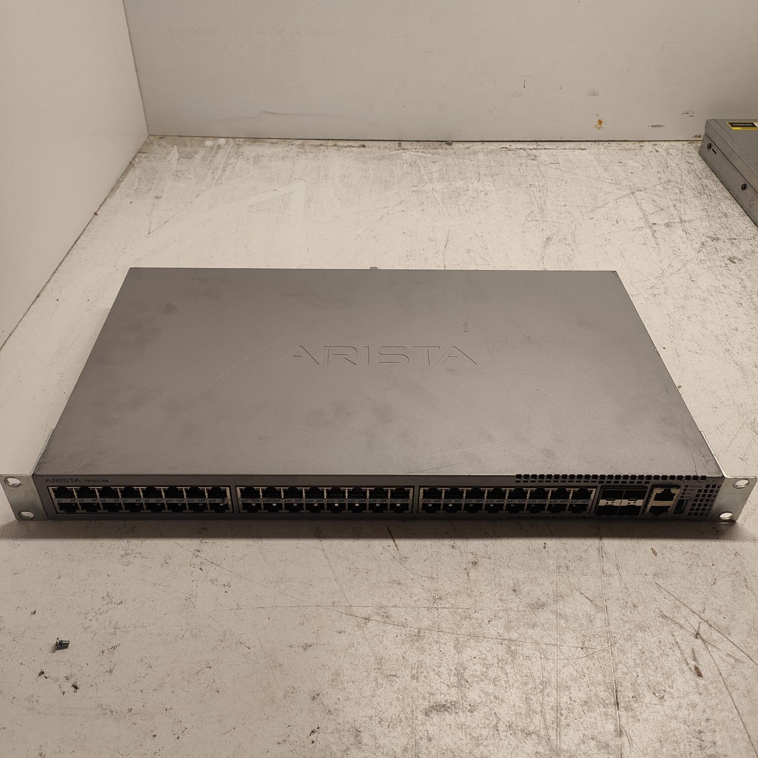 DCS-7010T-48 Arista 48-Port RJ-45 1GbE 4-Port SFP+ 10GbE Managed Switch 2nd :: Alt () Other //