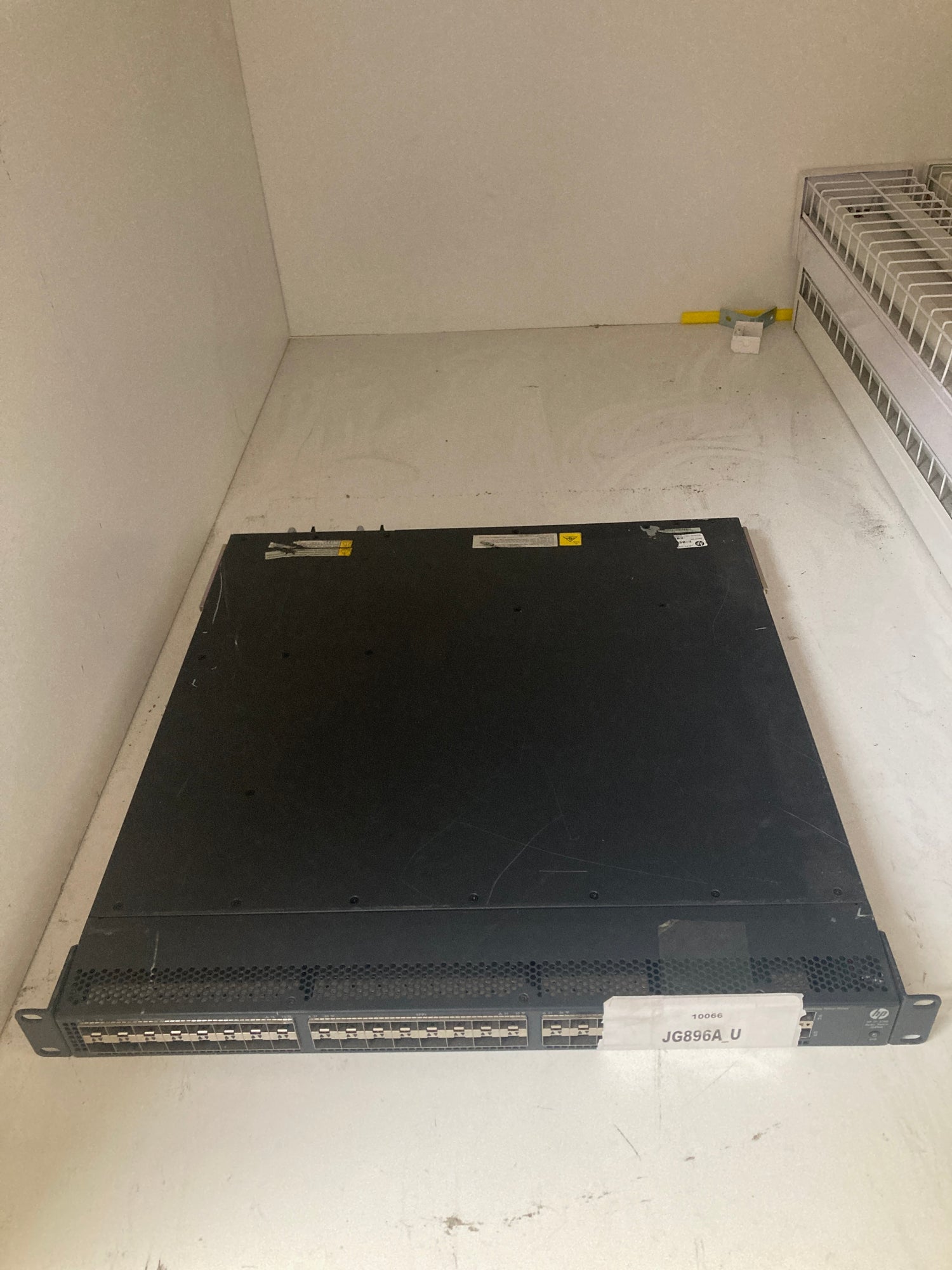 HP FF 5700 Enterprise FlexFabric 5700-40XG-2QSFP+ Managed L3 JG896A 2nd :: Alt () Other //
