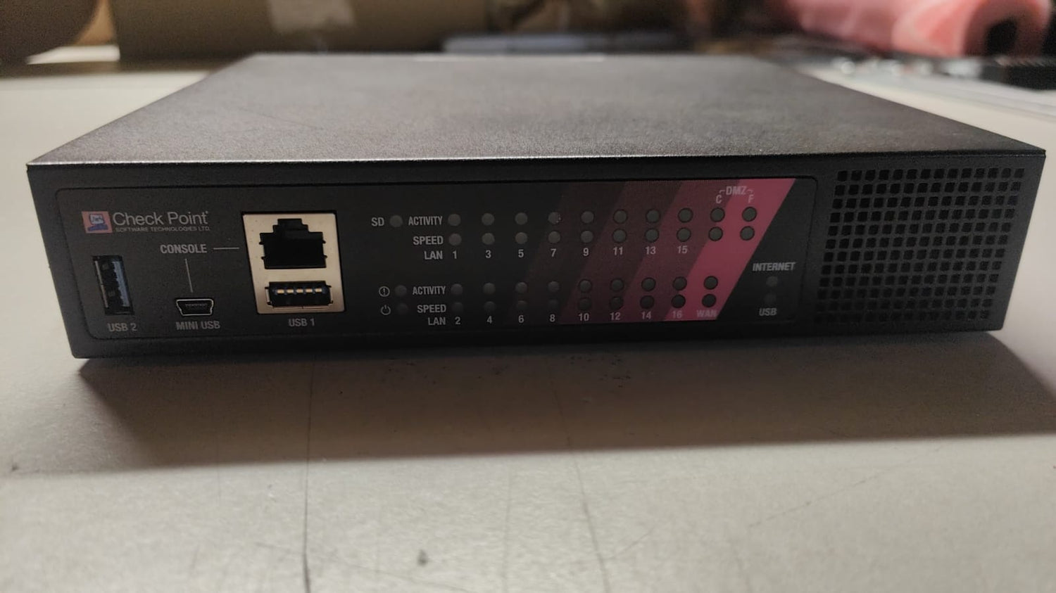 Check Point Software Technologies L-72 Firewall & Security Appliance NX1641E10393 2nd :: Alt () Other //