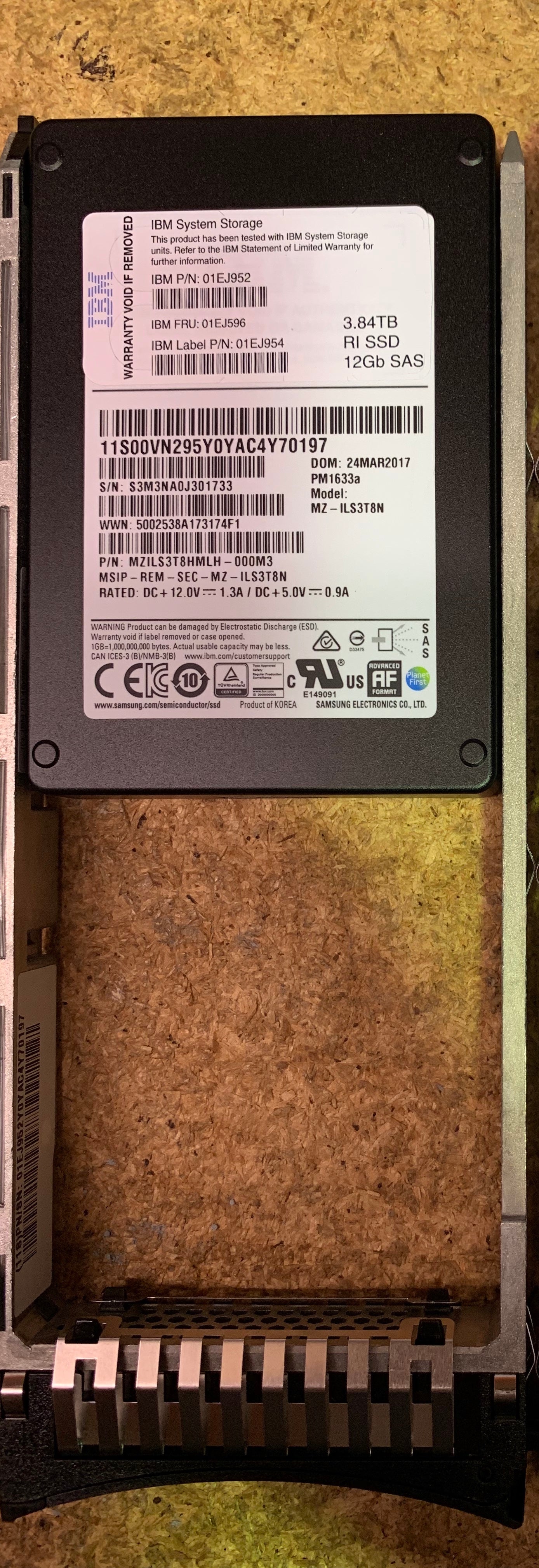01EJ596 IBM 3.84TB 12GBPS 2.5'' RI SSD SOLID STATE DRIVE AHHB 2nd :01EJ403: Alt () Other //