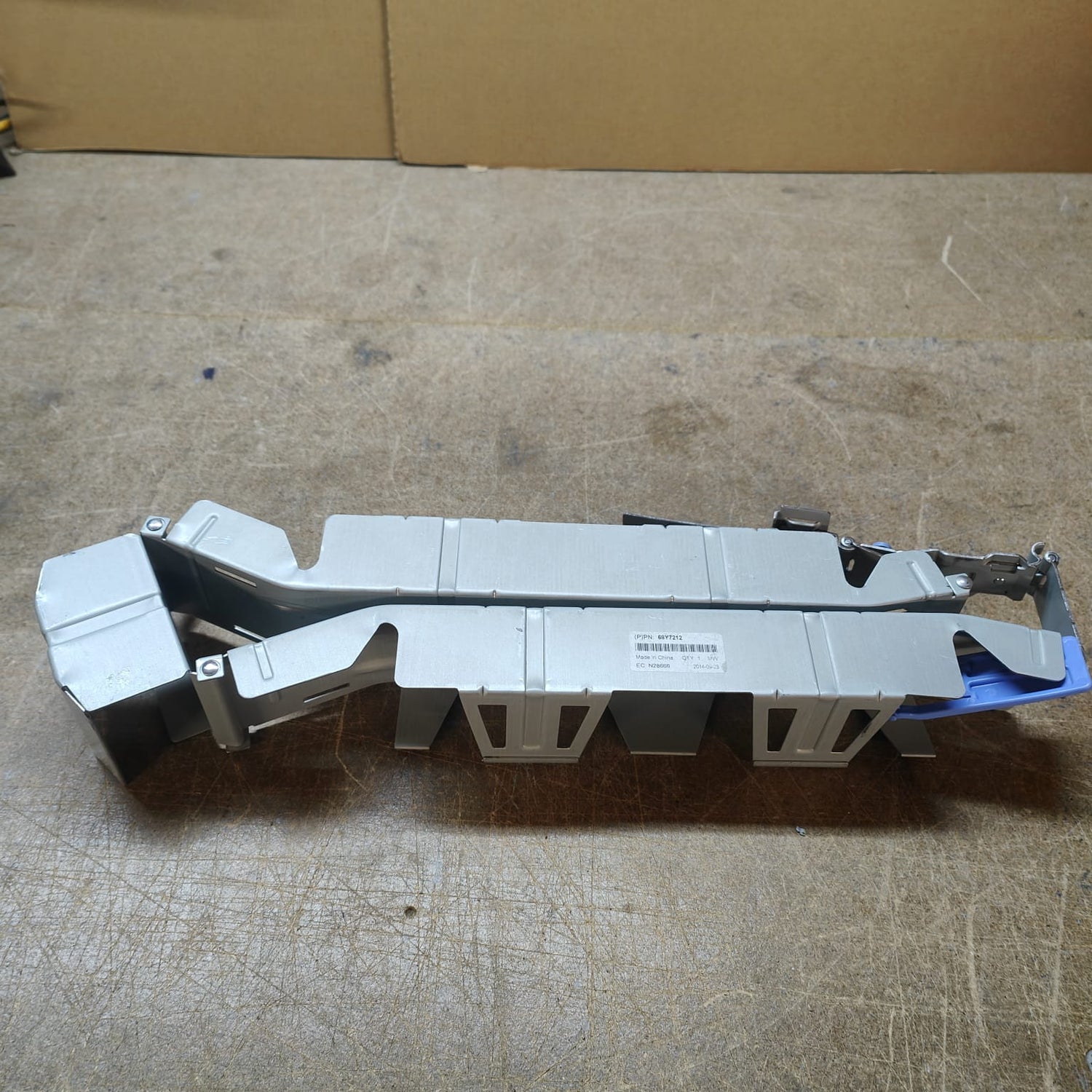 IBM xSeries Cable Management Arm x3850 68Y7212 2nd :: Alt () Other //