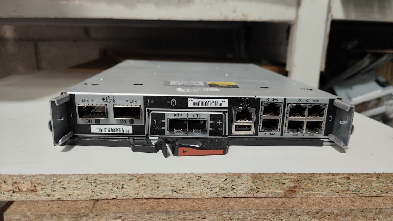 NetApp FAS2240 111-01287+C1 X5720A Disk Array Controller Module 2nd :111-00846+D6: Alt () Other //