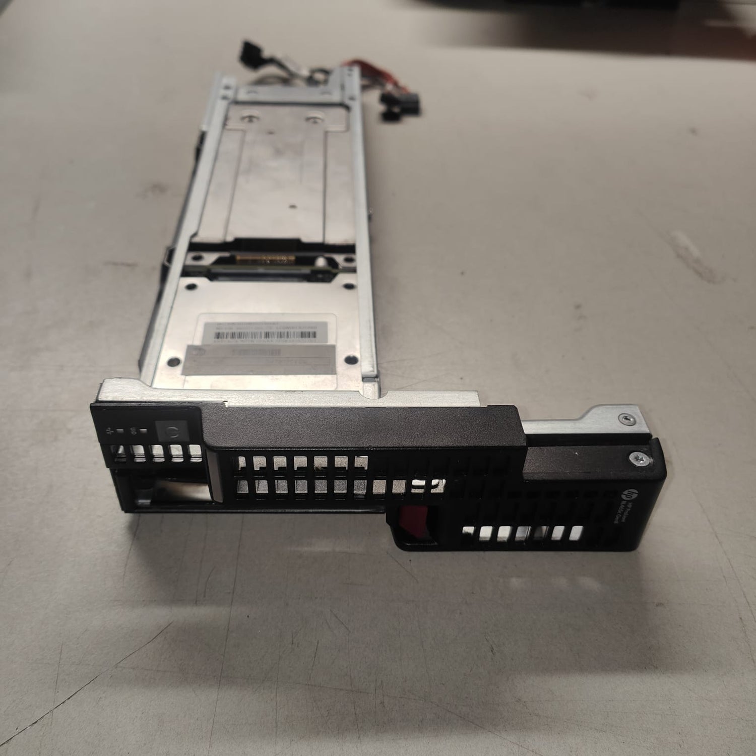 681077-001 HP BL465C G8 Server HDD Cage Tray 2nd :683820-001: Alt (BL465C) Other //