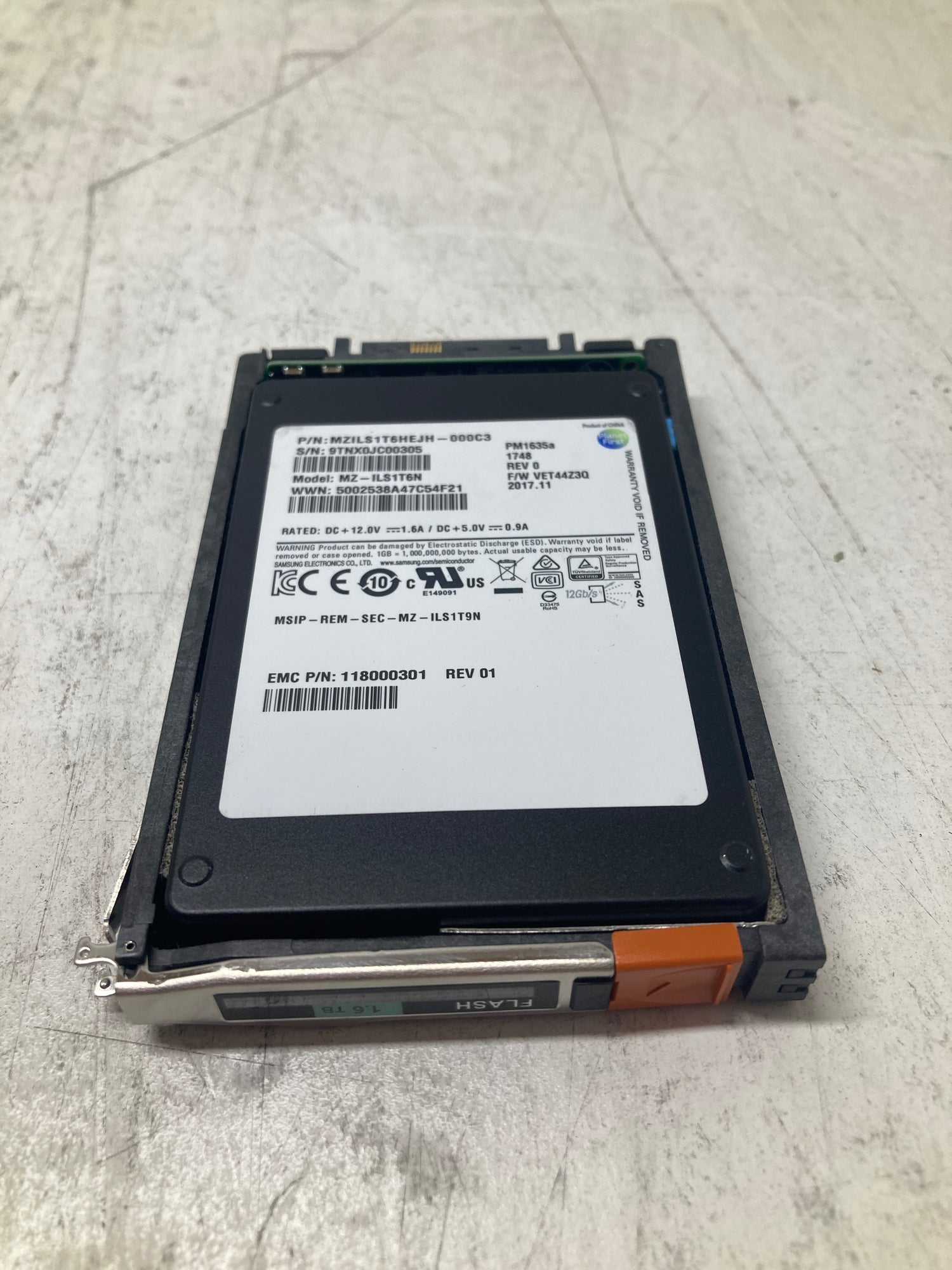 005052120 EMC 1.6TB 2.5" 6G SAS SSD 2nd :118000301 MZILS1T6HEJH-000C3: Alt () Other //