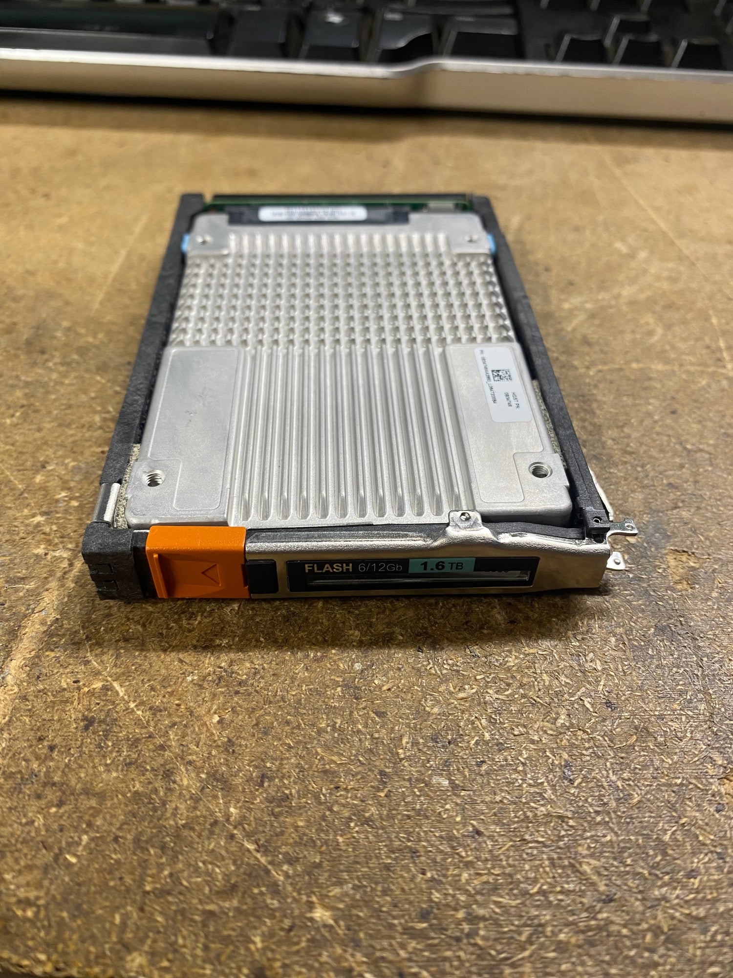 1.6TB 2.5" 6Gbps SAS SSD for EMC Isilon H400 H500 H600 2nd :118000315-01: Alt (0B35124) Other //