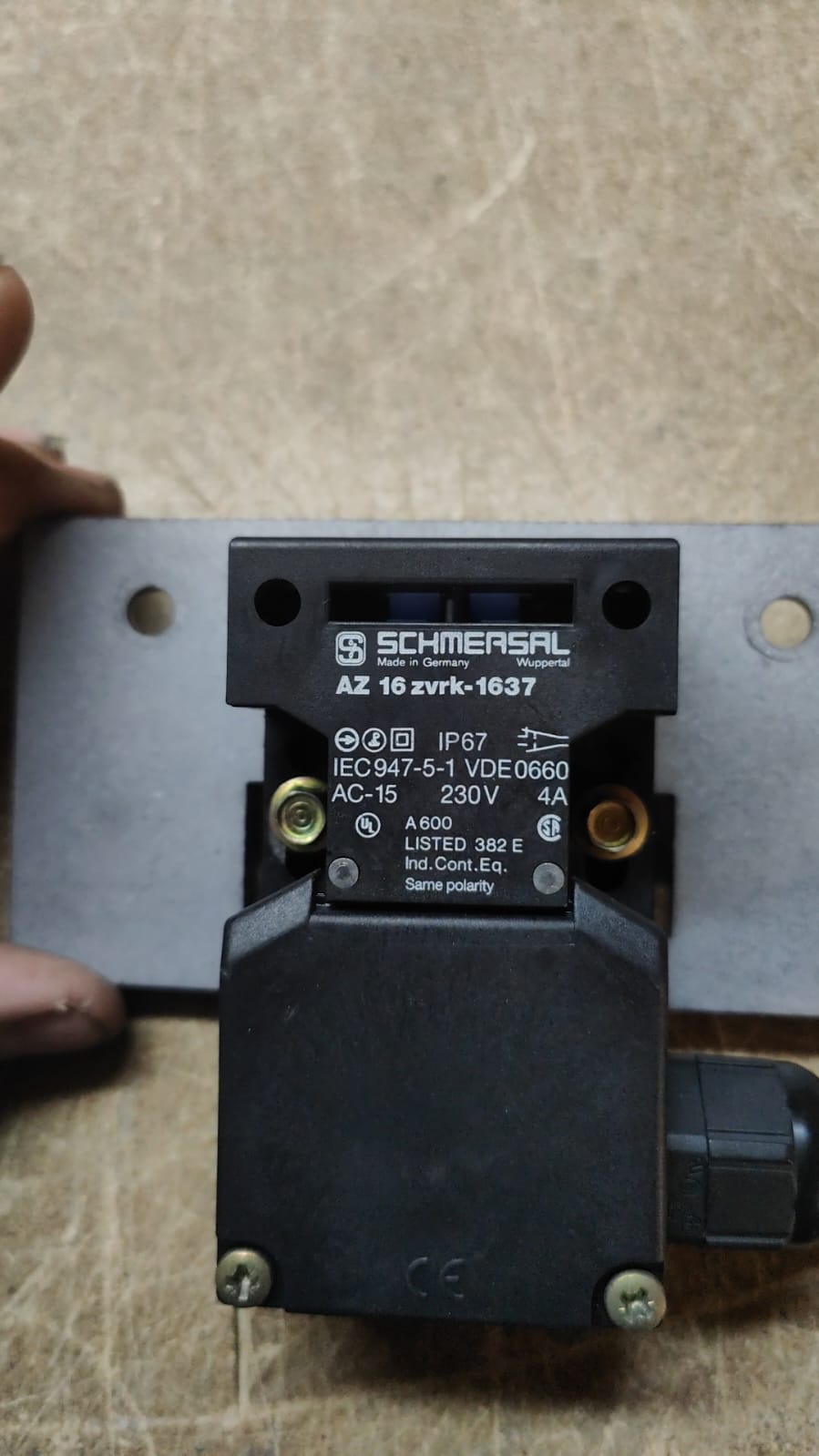 Schmersal AZ16-16ZVRK-M16 Safety Switch