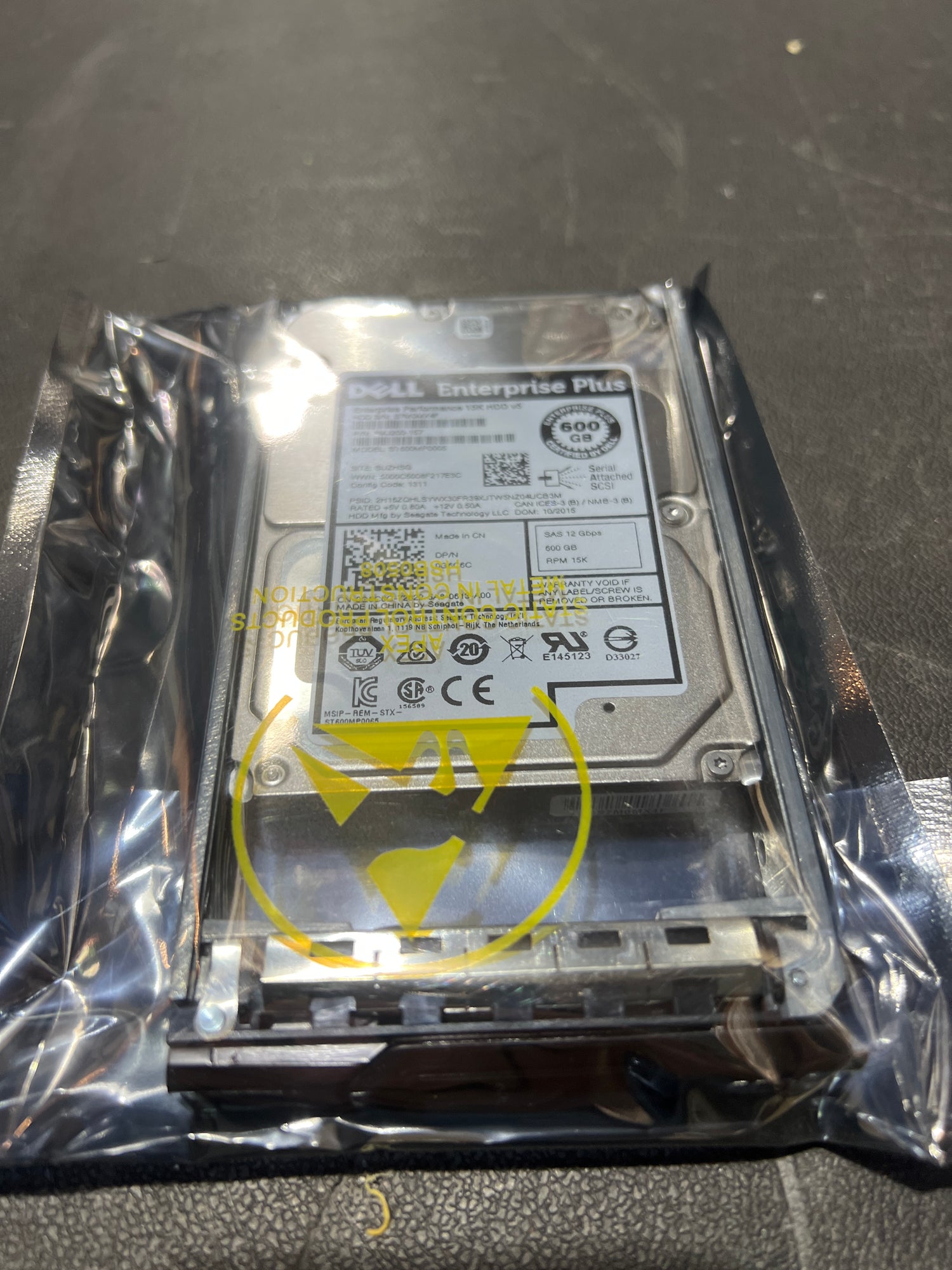 Dell Compellent Enterprise Plus 600GB 12Gbps 15K 2.5inch Hard Disk Drive G6C6C 2nd :G6C6C Compellent: Alt () Other //
