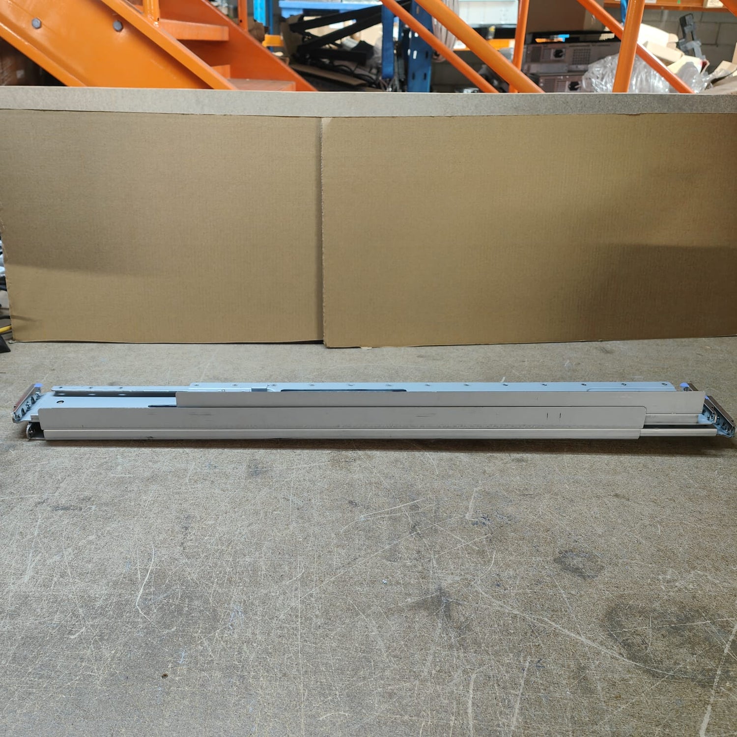 00RY309 IBM RAIL KIT FOR IBM V7000 V5000 2nd :00RY309: Alt () Other //