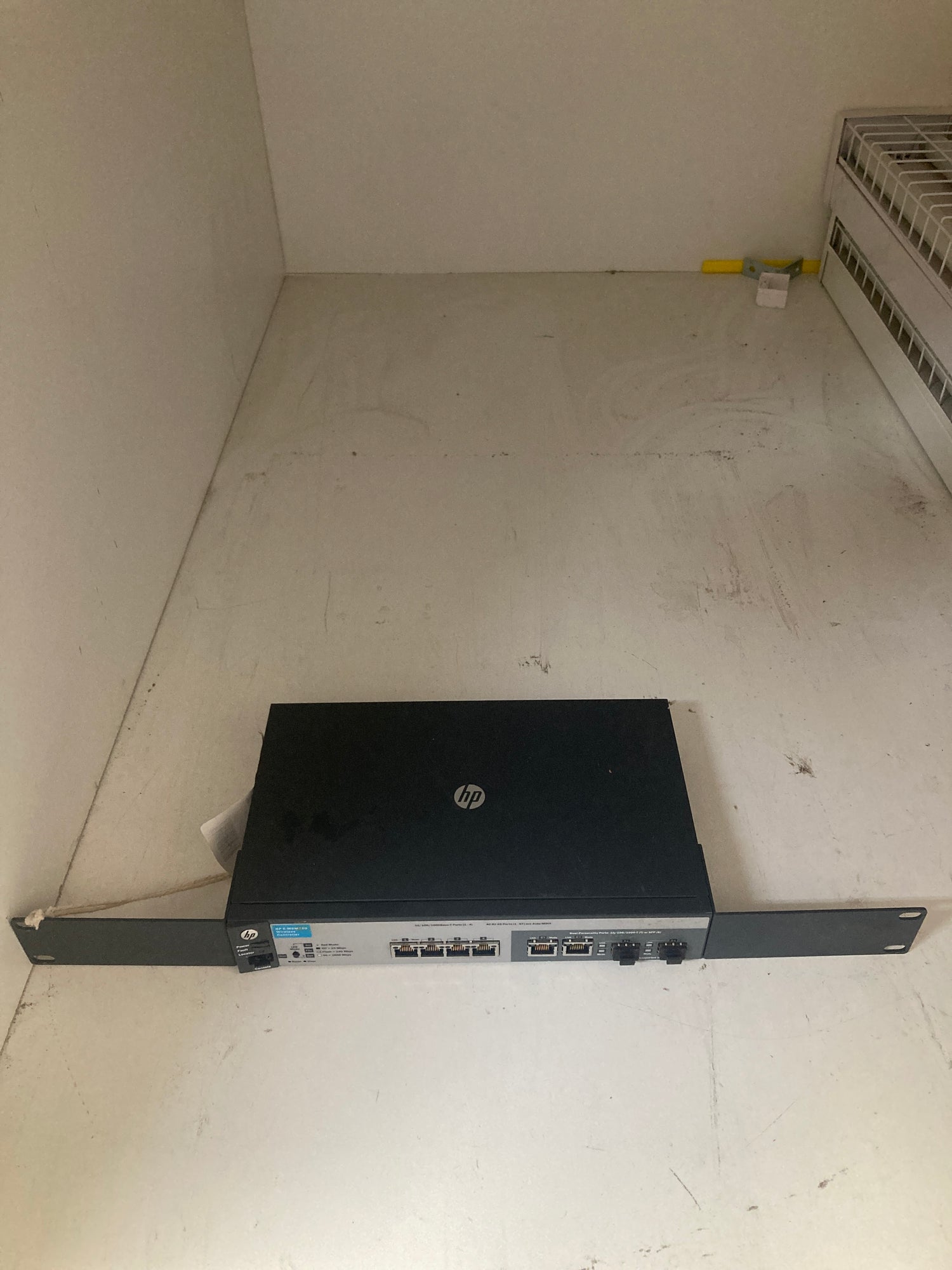 J9693A HP J9693A HP MSM720 Wireless LAN Controller 2nd :: Alt () Other //