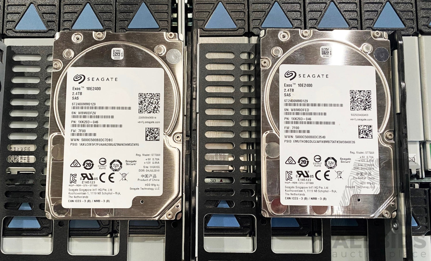 Hitachi 2.4TB SAS for Hitchai DW-F800-DB60C PN:5562957-A:2nd :: Alt () Other / Eaxact same disk as 5562956-A, but change to 2.5" caddy /