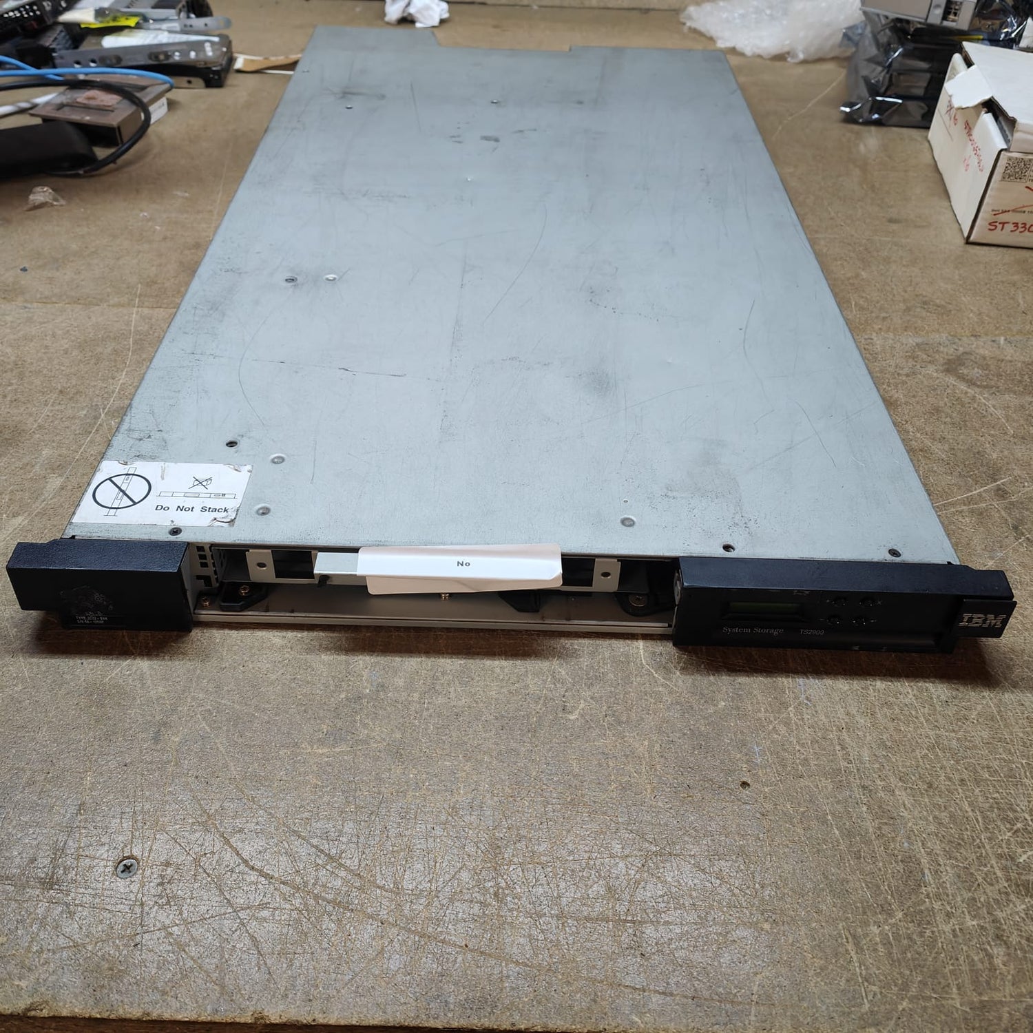IBM TS2900 SAS Autoloader LTO-4 Half Height Tape library 45E3769 45E4825 PN:3572-S4H 2nd :3572-S4H: Alt () Other //